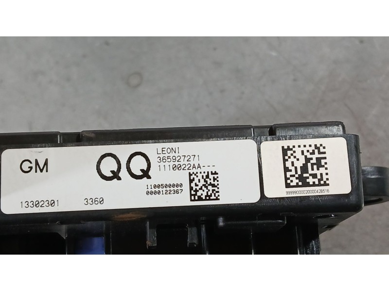 Recambio de caja reles / fusibles para opel astra j sports tourer (p10) 1.7 cdti (35) referencia OEM IAM 13302301  365967371
