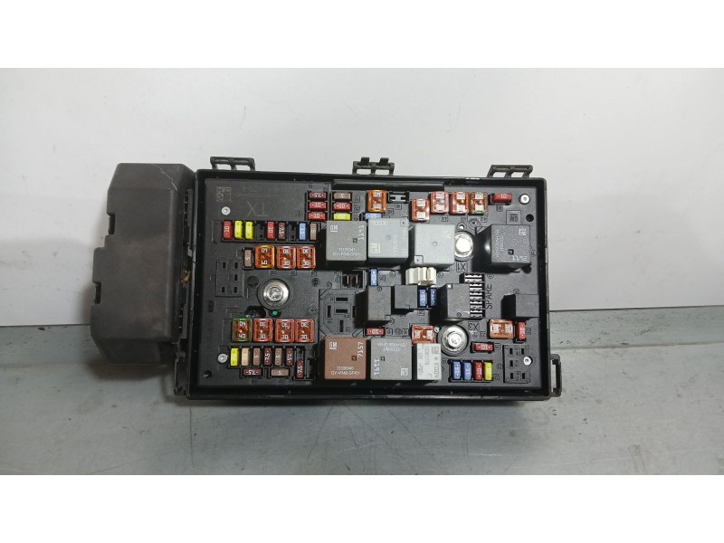 Recambio de caja reles / fusibles para opel astra j sedán 1.4 turbo (69) referencia OEM IAM 13368640  1110127AB