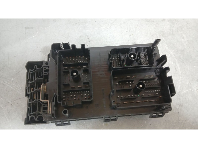Recambio de caja reles / fusibles para opel astra j sedán 1.4 turbo (69) referencia OEM IAM 13368640  1110127AB