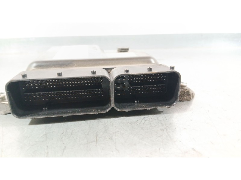 Recambio de centralita motor uce para opel astra j sports tourer (p10) 1.7 cdti (35) referencia OEM IAM 55577647 DENSO 275800888