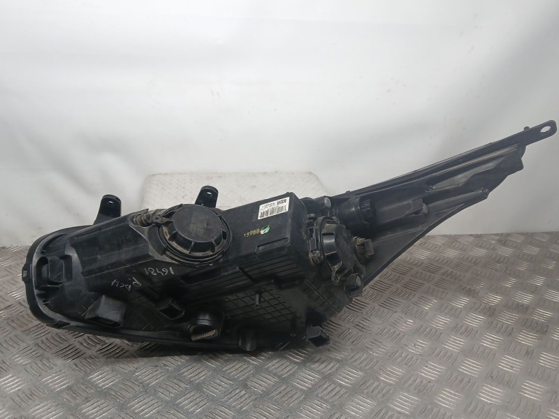 Recambio de faro derecho para kia cee´d (jd) 1.6 crdi 136 referencia OEM IAM 92102A2350 TOCADO 92102A2XXX