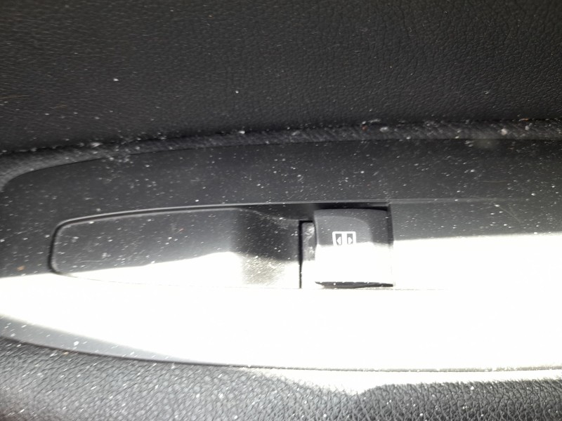 Recambio de mando elevalunas delantero derecho para renault megane iv hatchback (b9a/m/n_) 1.5 dci 110 (b9a3) referencia OEM IAM