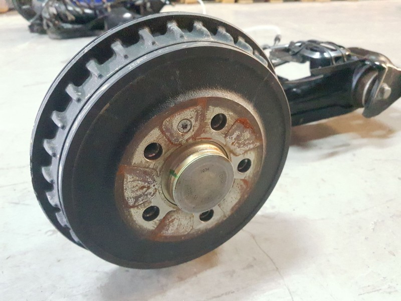 Recambio de puente trasero para seat ibiza v (kj1, kjg) 1.0 mpi referencia OEM IAM 2Q0501053CH  TAMBOR 5 TORN. ABS