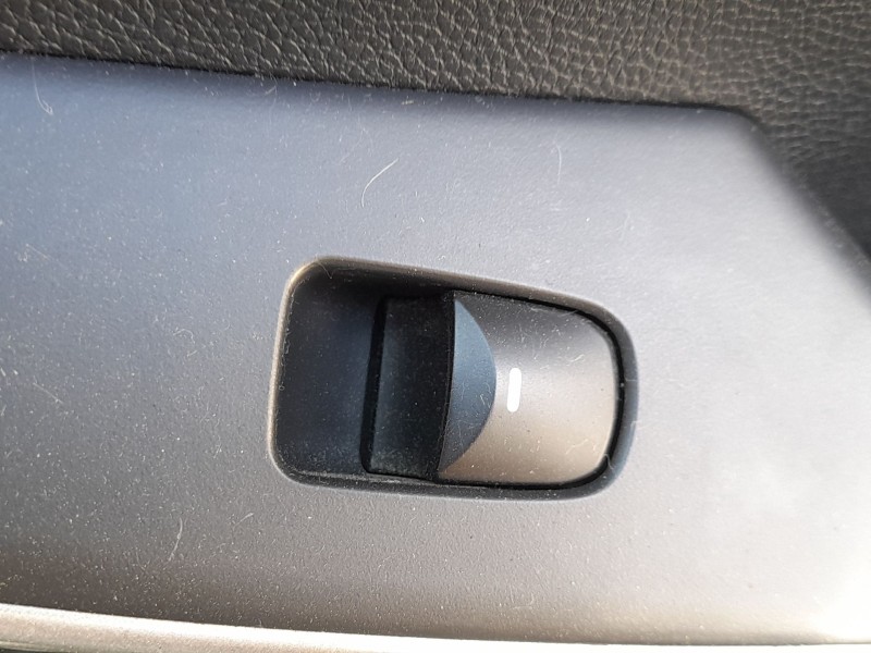 Recambio de mando elevalunas trasero derecho para hyundai i30 (gd) 1.4 referencia OEM IAM 93576A6010  