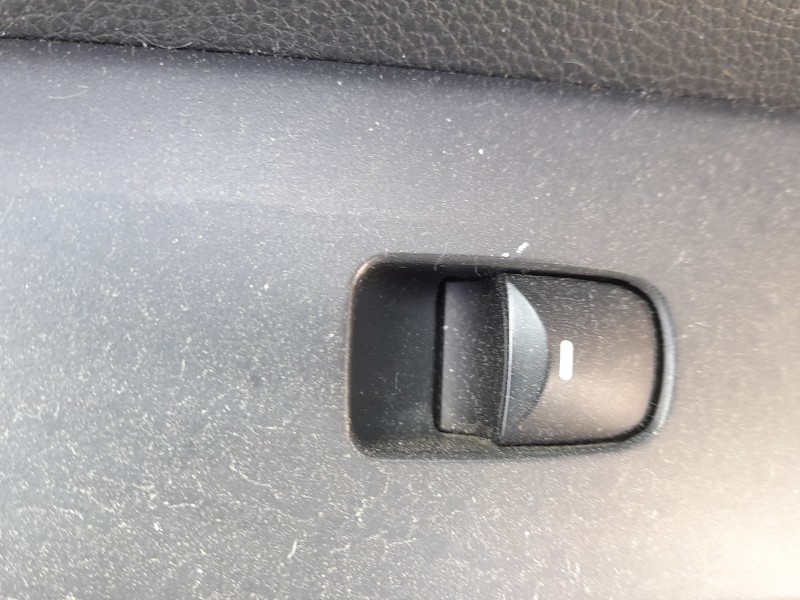Recambio de mando elevalunas delantero derecho para hyundai i30 (gd) 1.4 referencia OEM IAM 93576A6010  