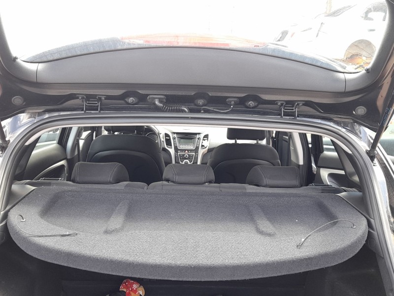 Recambio de bandeja trasera para hyundai i30 (gd) 1.4 referencia OEM IAM 85930A6000RY  
