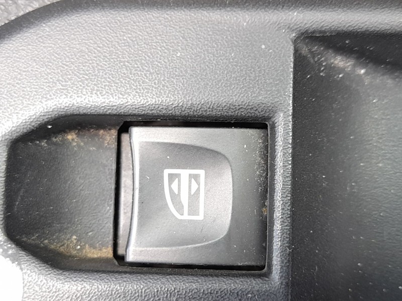 Recambio de mando elevalunas delantero derecho para dacia duster (hm_) 1.5 dci 115 4x4 (hmad) referencia OEM IAM 254217475R  