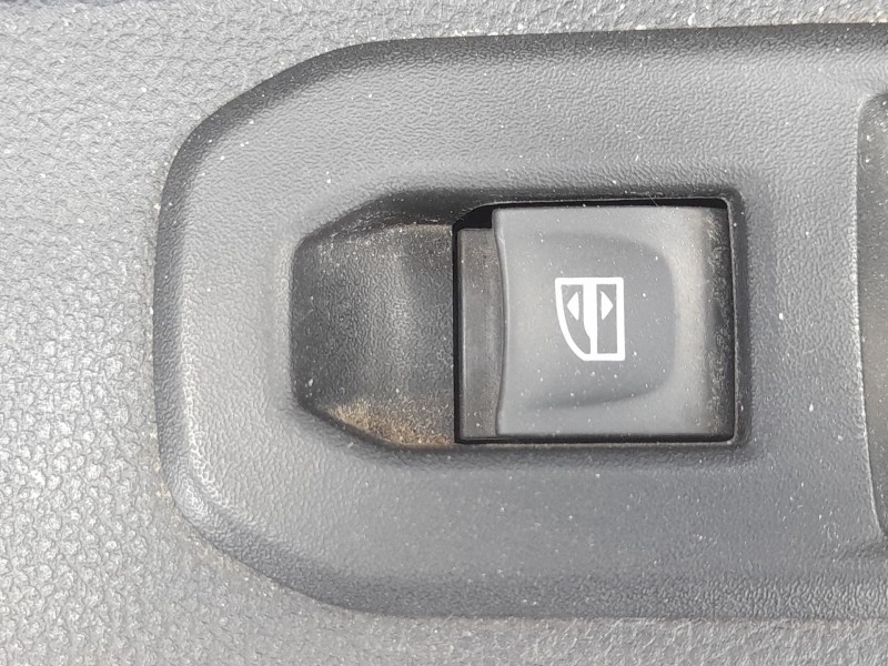 Recambio de mando elevalunas trasero derecho para dacia duster (hm_) 1.5 dci 115 4x4 (hmad) referencia OEM IAM 254217475R  