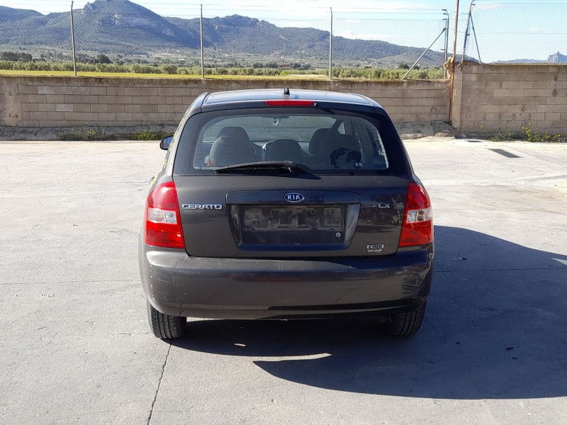 kia cerato i hatchback (ld) del año 2004