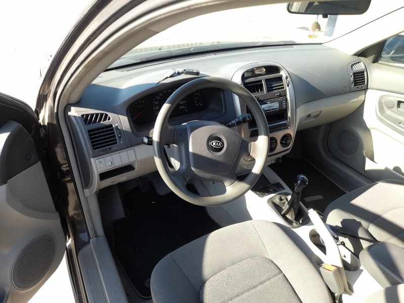kia cerato i hatchback (ld) del año 2004