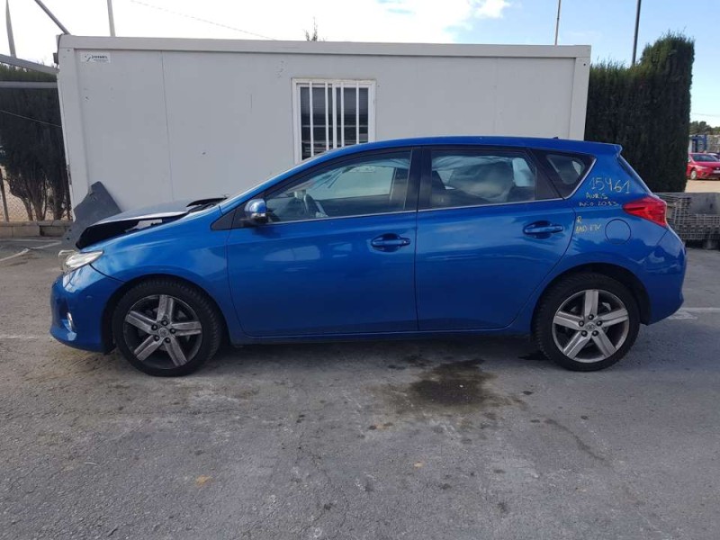 toyota auris del año 2013