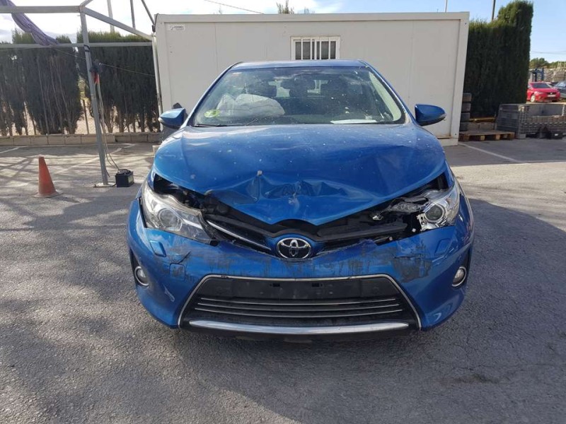 toyota auris del año 2013