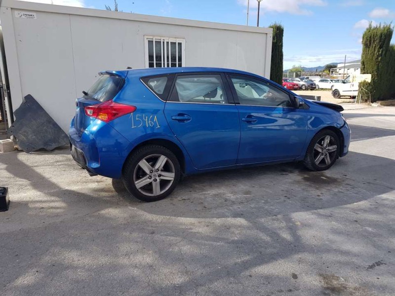 toyota auris del año 2013