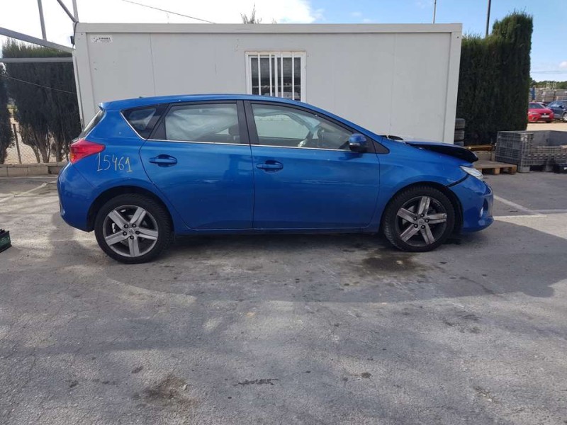 toyota auris del año 2013