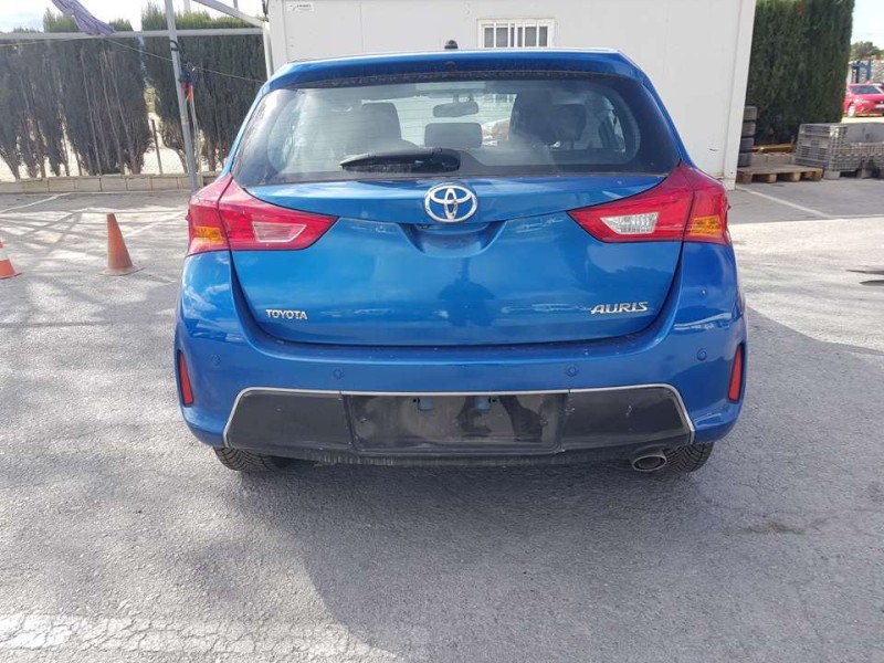 toyota auris del año 2013