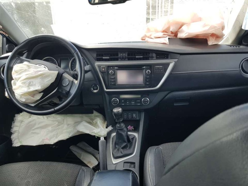 toyota auris del año 2013