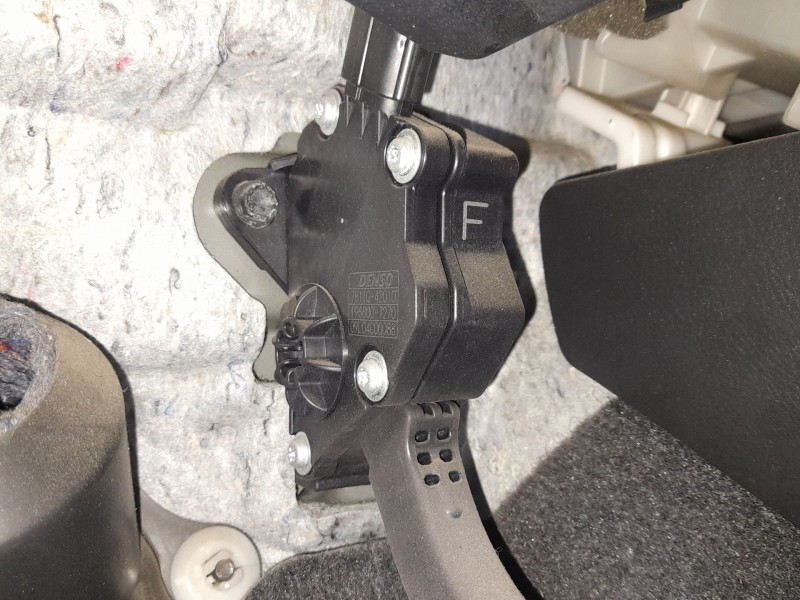 Recambio de potenciometro pedal para toyota rav 4 iii (_a3_) 2.0 (zsa35_) referencia OEM IAM 7811042012  