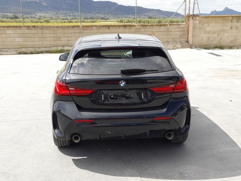 bmw 1 (f40) del año 2023