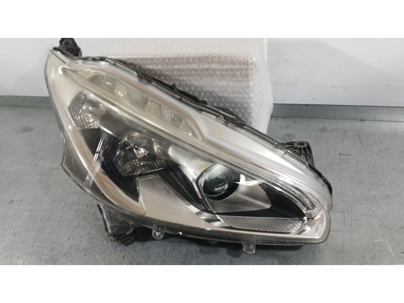 Recambio de faro derecho para peugeot 208 i (ca_, cc_) 1.5 bluehdi 100 referencia OEM IAM 9822690180 VALEO SUCIO 90132562