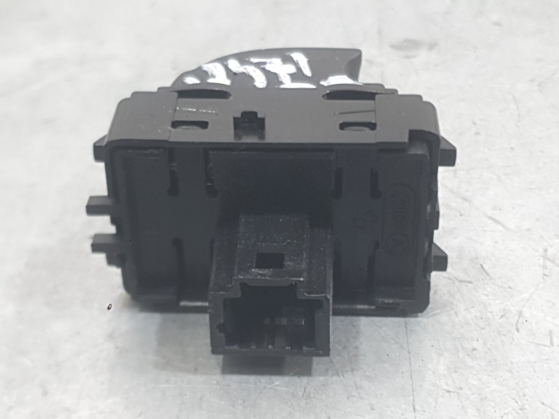 Recambio de mando elevalunas delantero derecho para renault megane iv hatchback (b9a/m/n_) 1.2 tce 130 (b9mr) referencia OEM IAM