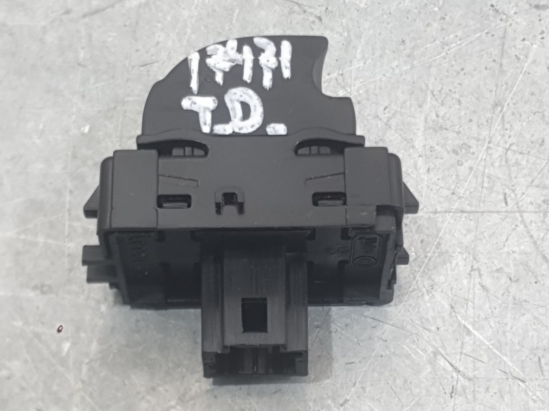 Recambio de mando elevalunas trasero derecho para renault megane iv hatchback (b9a/m/n_) 1.2 tce 130 (b9mr) referencia OEM IAM 2