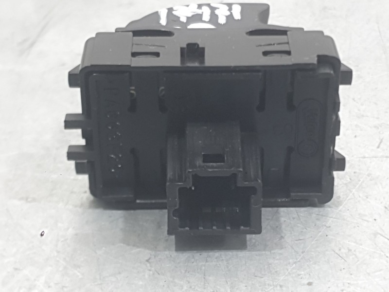 Recambio de mando elevalunas trasero derecho para renault megane iv hatchback (b9a/m/n_) 1.2 tce 130 (b9mr) referencia OEM IAM 2