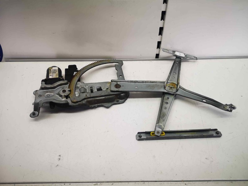 Recambio de elevalunas delantero derecho para opel corsa c 1.2 16v cat (z 12 xe / lw4) referencia OEM IAM 13173074 6 PINS 131730