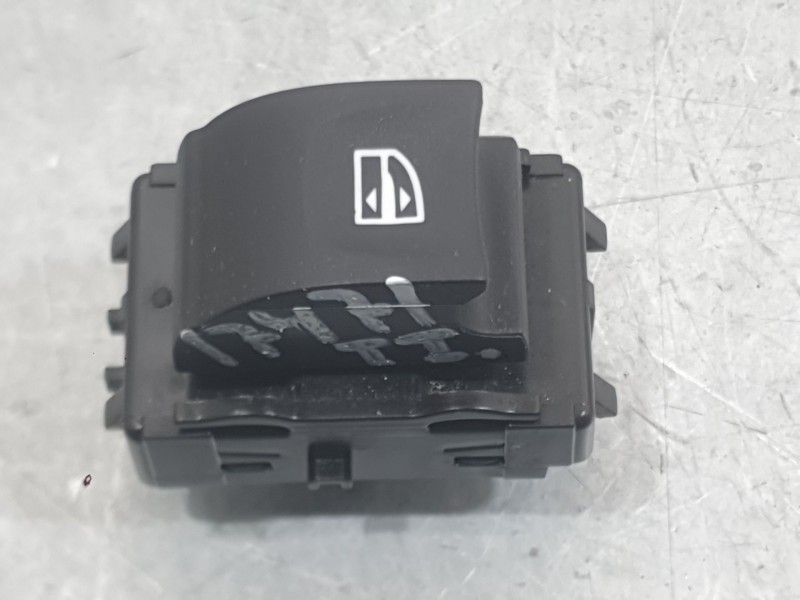 Recambio de mando elevalunas trasero izquierdo para renault megane iv hatchback (b9a/m/n_) 1.2 tce 130 (b9mr) referencia OEM IAM
