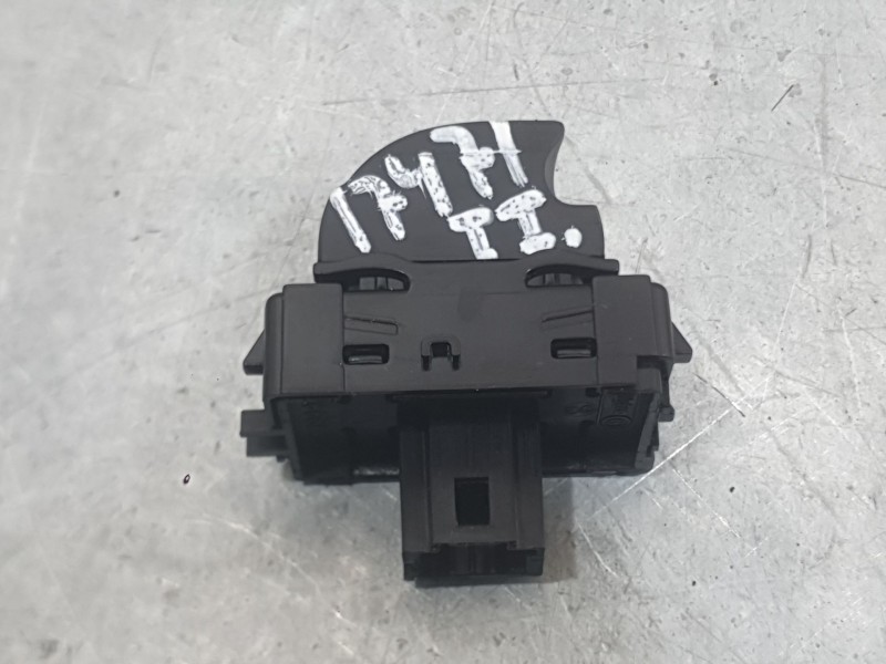 Recambio de mando elevalunas trasero izquierdo para renault megane iv hatchback (b9a/m/n_) 1.2 tce 130 (b9mr) referencia OEM IAM