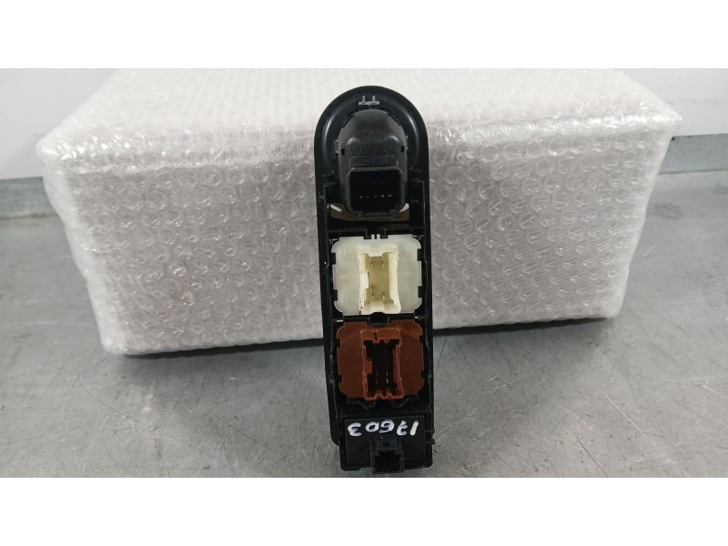 Recambio de mando elevalunas delantero izquierdo para renault captur i (j5_, h5_) 1.2 tce 120 referencia OEM IAM 254118044R  