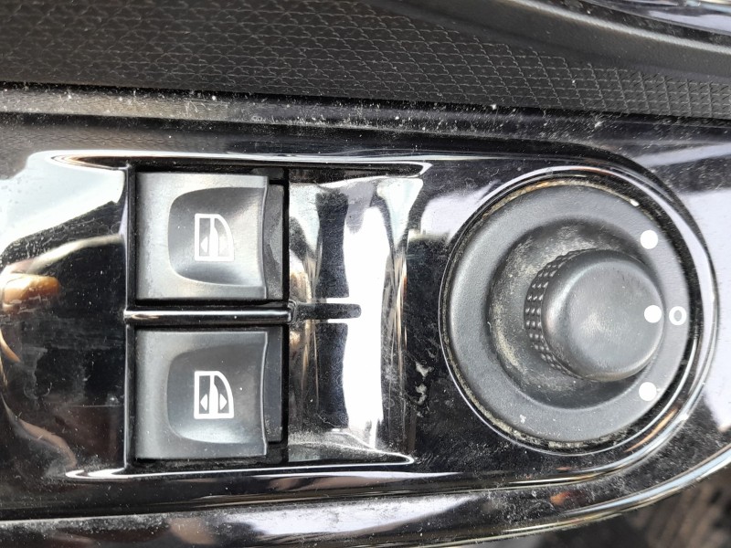 Recambio de mando elevalunas delantero izquierdo para renault clio iv (bh_) 1.5 dci 90 referencia OEM IAM 254112588R  