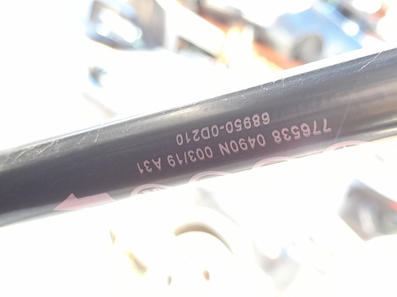 Recambio de amortiguadores maletero / porton para toyota yaris (_p13_) 1.0 (ksp130) referencia OEM IAM 689600W621  