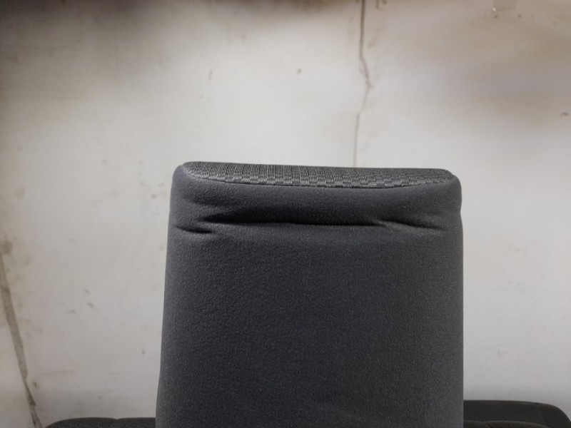 Recambio de asiento trasero izquierdo para toyota hi-ace referencia OEM IAM  RECLINABLE 3ª O 4ª FILA TOCADO