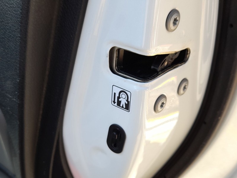Recambio de cerradura puerta trasera derecha para toyota yaris (_p13_) 1.0 (ksp130) referencia OEM IAM 690500D310  