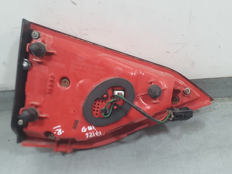 Recambio de piloto trasero derecho interior para ssangyong korando (c300) 1.5 referencia OEM IAM 8360437001  