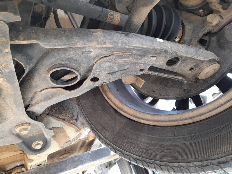 Recambio de brazo suspension inferior delantero izquierdo para toyota yaris (_p13_) 1.0 (ksp130) referencia OEM IAM 4806909140  