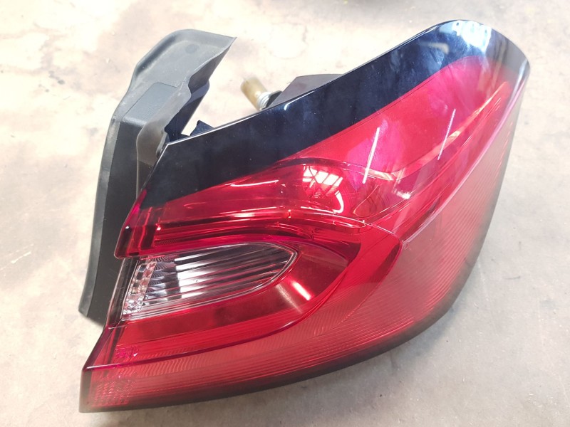 Recambio de piloto trasero derecho exterior para ford fiesta vii (hj, hf) 1.0 ecoboost referencia OEM IAM 2687484  