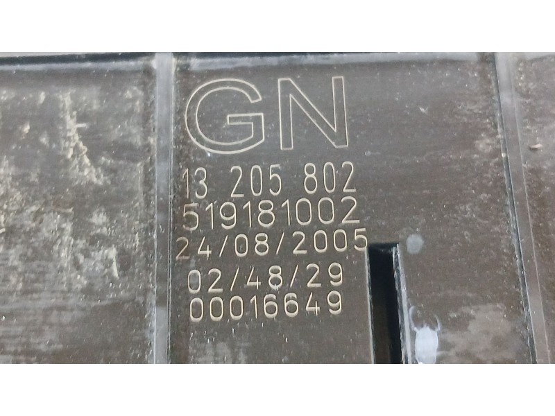 Recambio de caja reles / fusibles para opel vectra c gts (z02) 1.9 cdti (f68) referencia OEM IAM 93190853  