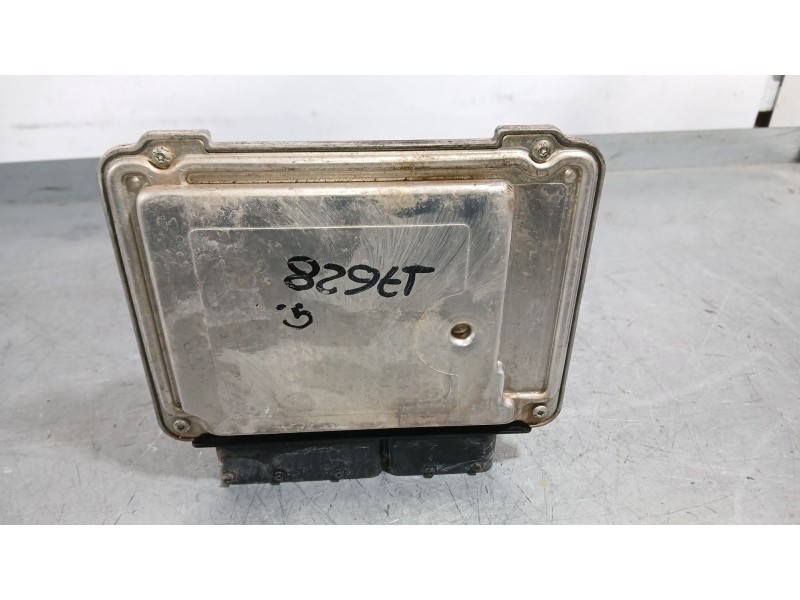 Recambio de centralita motor uce para opel vectra c gts (z02) 1.9 cdti (f68) referencia OEM IAM 55205625  
