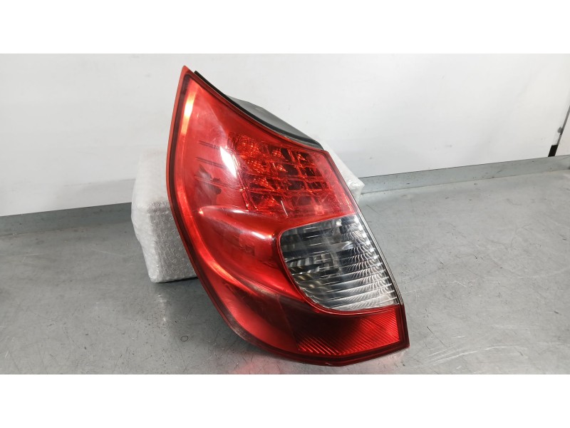 Recambio de piloto trasero izquierdo para renault scénic ii (jm0/1_) 1.5 dci (jm0f) referencia OEM IAM 8200127704  