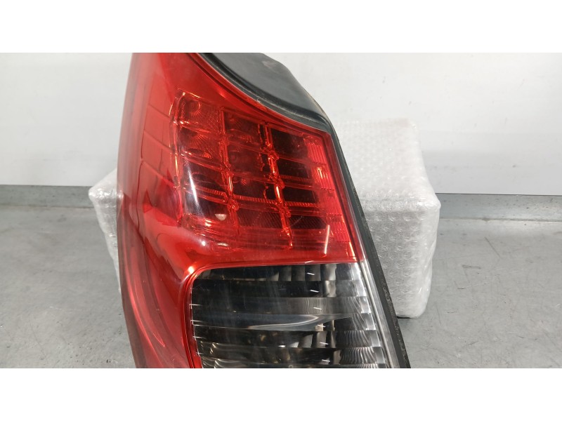 Recambio de piloto trasero izquierdo para renault scénic ii (jm0/1_) 1.5 dci (jm0f) referencia OEM IAM 8200127704  