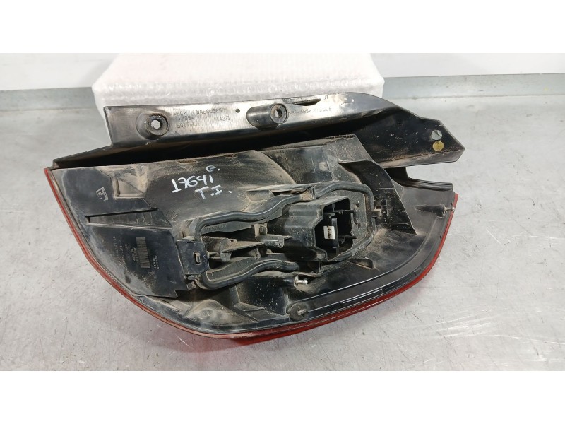 Recambio de piloto trasero izquierdo para renault scénic ii (jm0/1_) 1.5 dci (jm0f) referencia OEM IAM 8200127704  