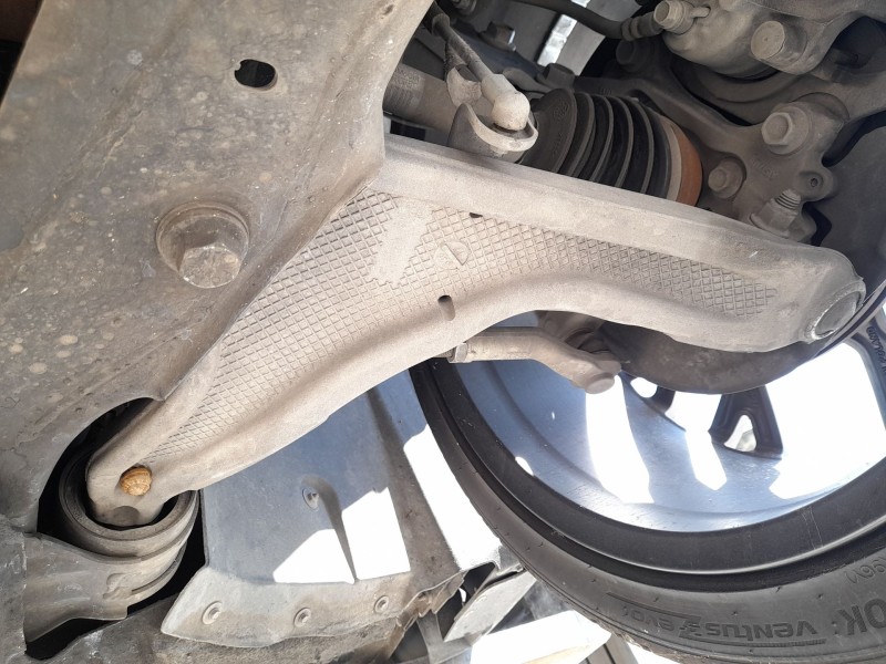 Recambio de brazo suspension inferior delantero izquierdo para ford mondeo v hatchback (ce) 2.0 tdci referencia OEM IAM 2180769 