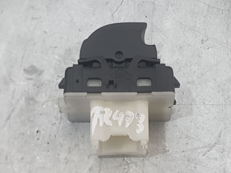 Recambio de mando elevalunas delantero derecho para renault express furgoneta/monovolumen 1.5 blue dci 75 (f6aa) referencia OEM 