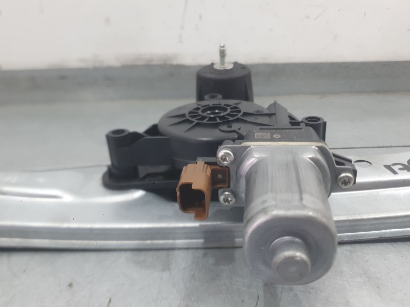 Recambio de elevalunas trasero derecho para dacia sandero iii 1.0 tce 90 referencia OEM IAM 827208705R  