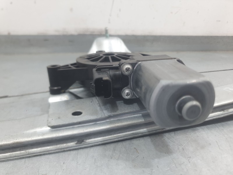 Recambio de elevalunas delantero derecho para dacia duster (hm_) 1.6 sce 115 (hmm1) referencia OEM IAM 807201952R  