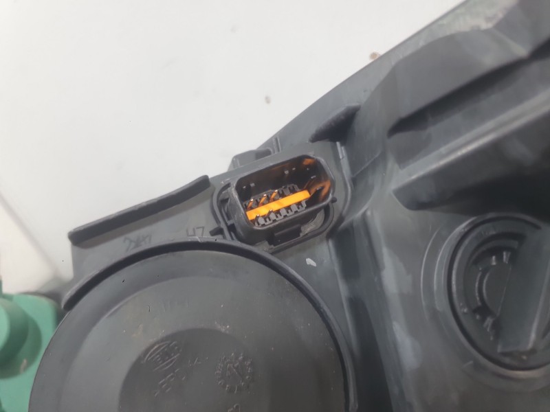 Recambio de faro derecho para renault zoe ze.40 electric intens referencia OEM IAM 260109891R  