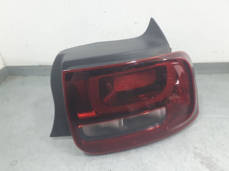 Recambio de piloto trasero derecho para citroën c4 cactus 1.2 vti 82 referencia OEM IAM 9800916080 90040177 VALEO