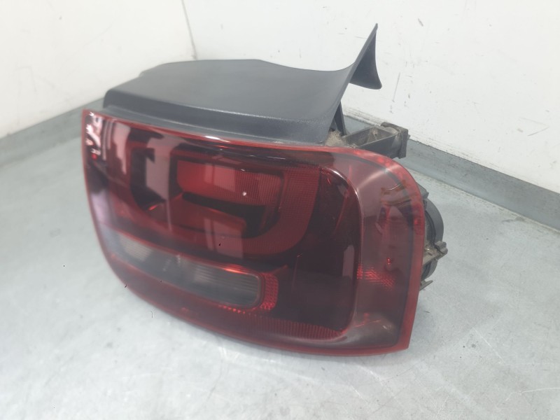 Recambio de piloto trasero derecho para citroën c4 cactus 1.2 vti 82 referencia OEM IAM 9800916080 90040177 VALEO