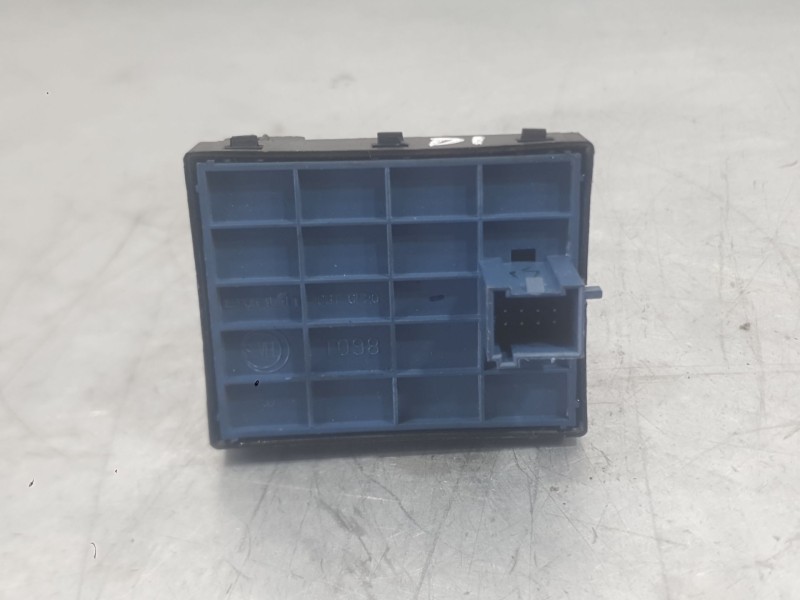 Recambio de mando elevalunas delantero izquierdo para fiat doblo cargo (263_) 1.6 d multijet referencia OEM IAM 735498684  